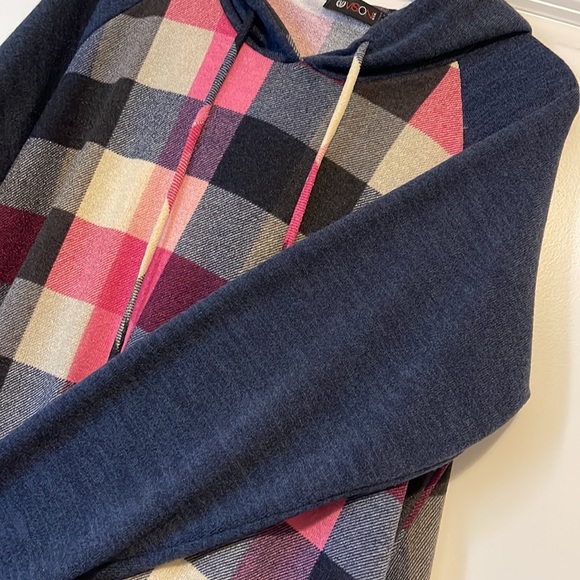 Vision Charcoal & Pink Color Block knit Pullover w/ Hood - Picture 5 of 6